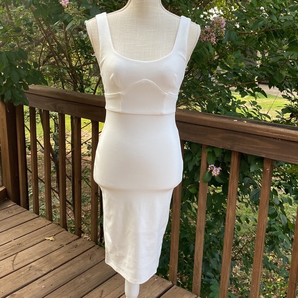 Selfie Leslie ANECDOTE U-NECKLINE KNEE LENGTH DRESS WHITE - Picture 7 of 12